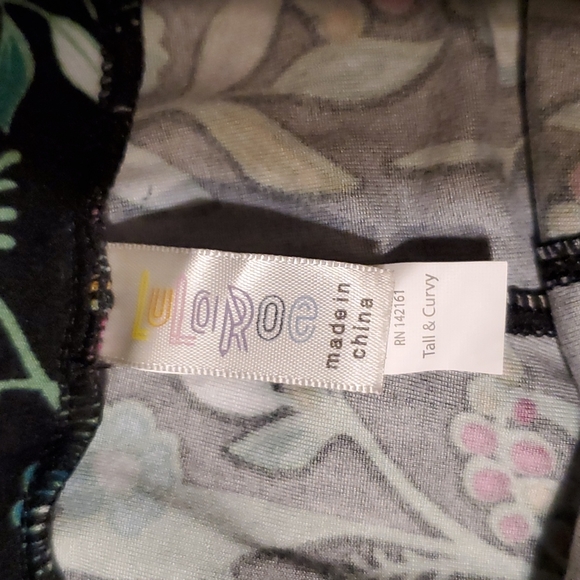 Lularoe tall and curvey leggings black with flowers - Picture 2 of 4